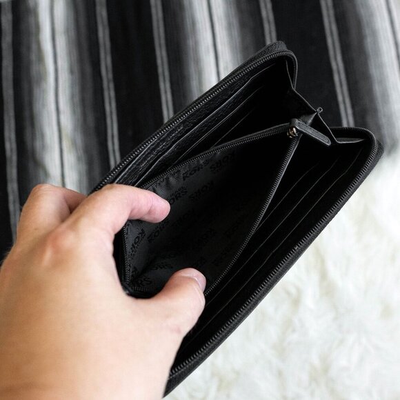 MICHAEL KORS SARATOGA CONTINENTAL ZIP AROUND WALLET - Picture 8 of 14